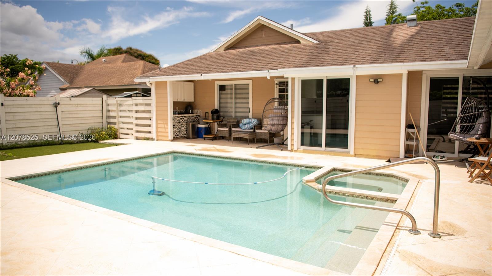 14045 SW 103rd Ter — Photo 3