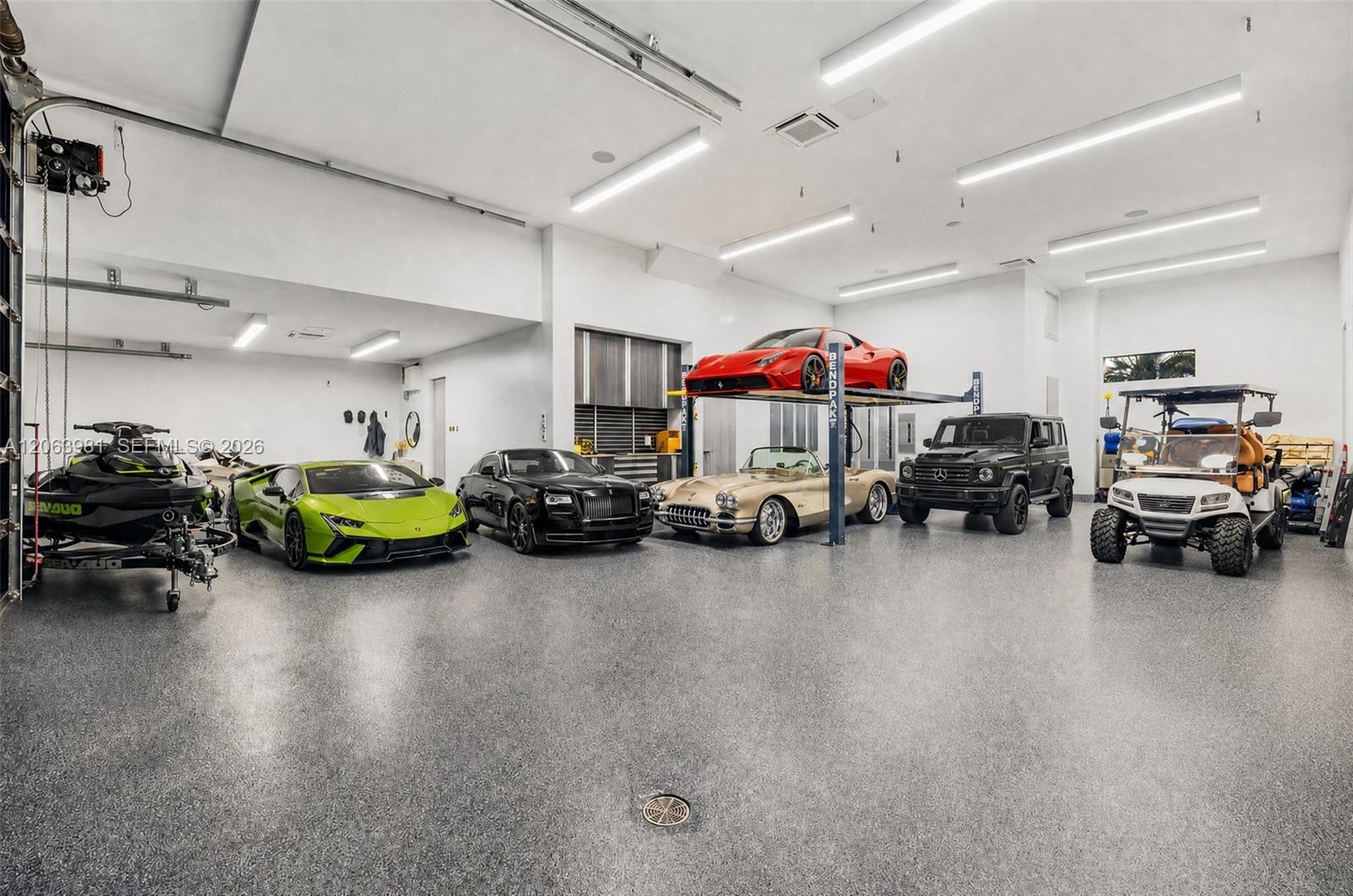 2,300+ SF garage showrooms.Fit up to 20 cars.