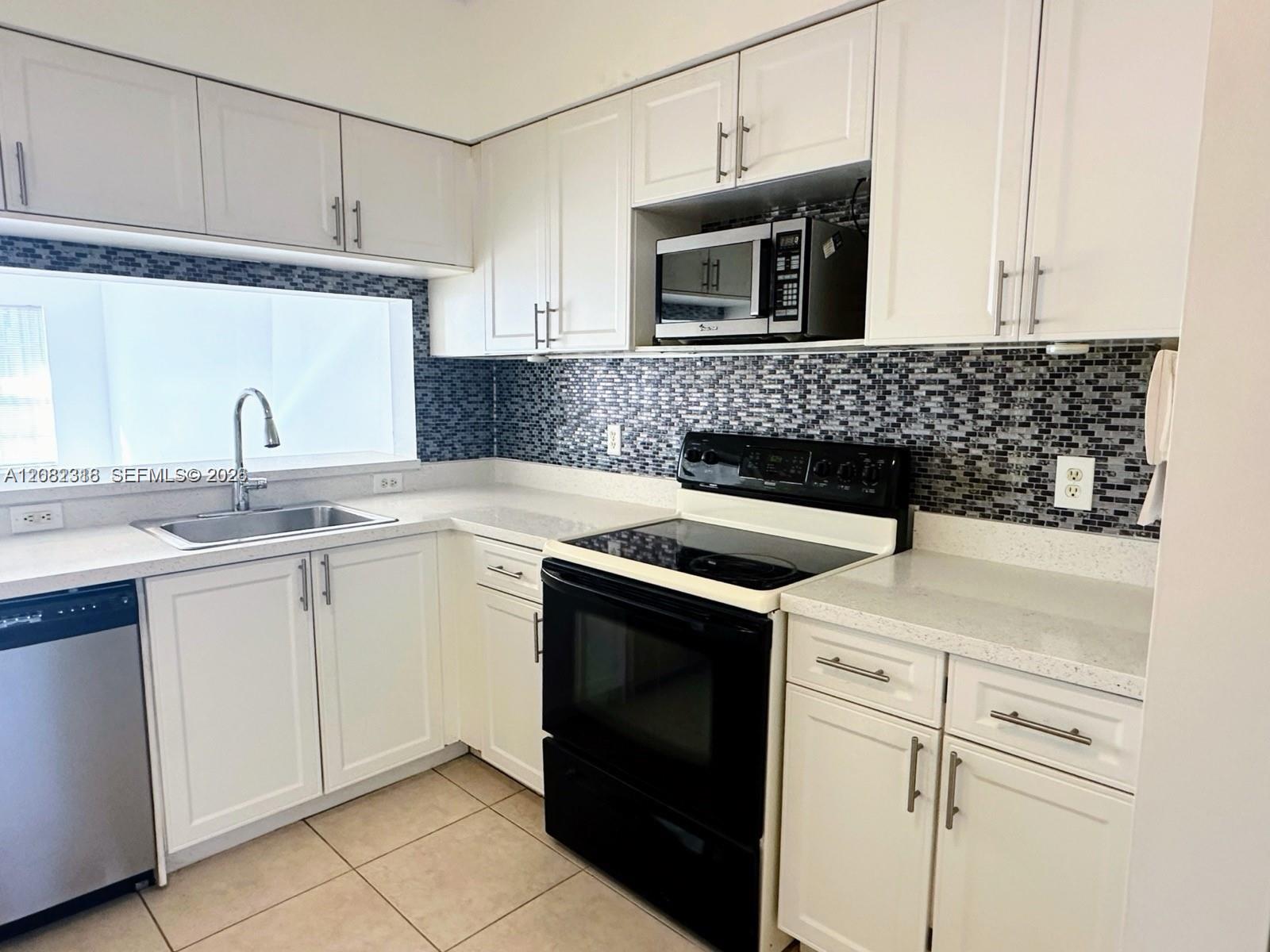16705 Hemingway Dr # 16705 — Photo 3