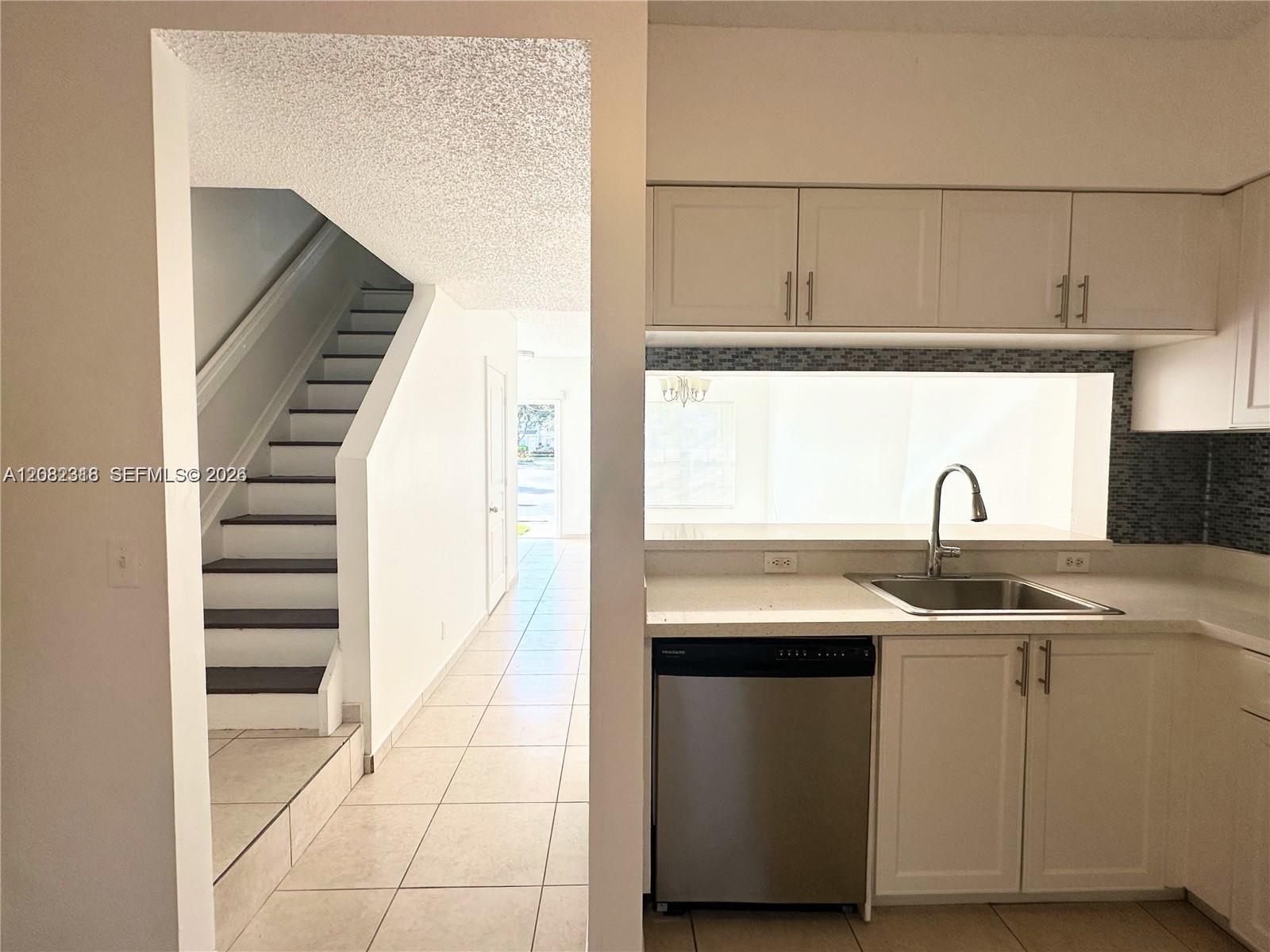 16705 Hemingway Dr # 16705 — Photo 4