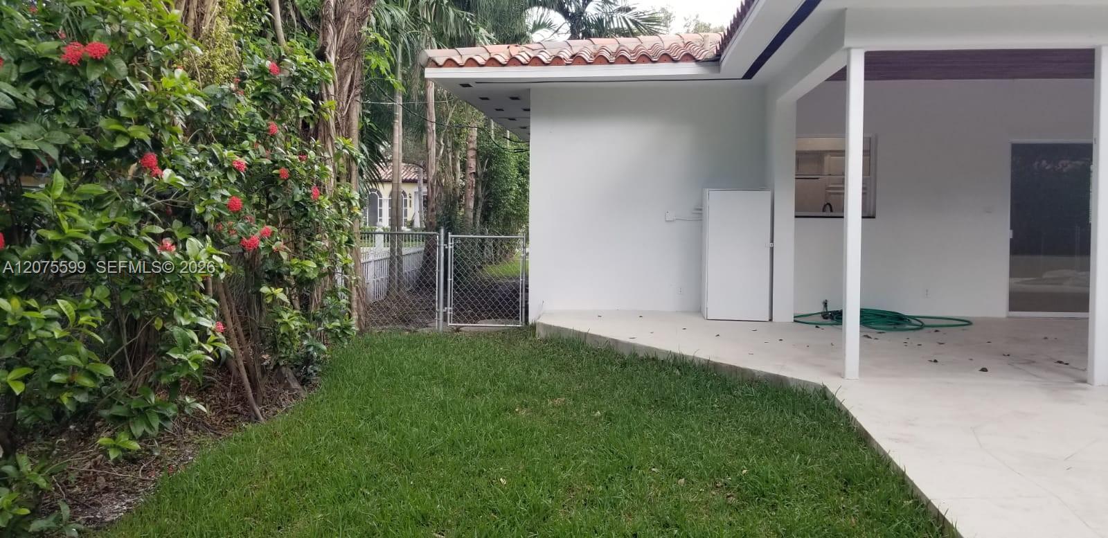 702 Tibidabo Ave — Photo 4