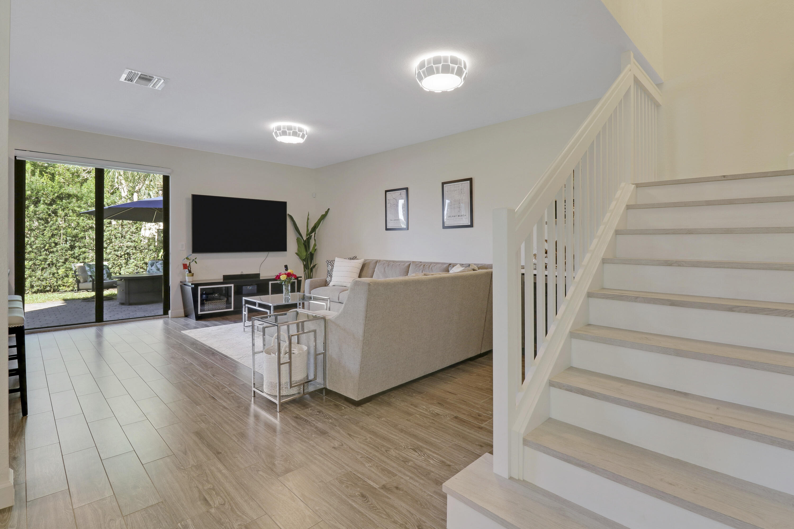 12919 Anthorne Lane — Photo 3