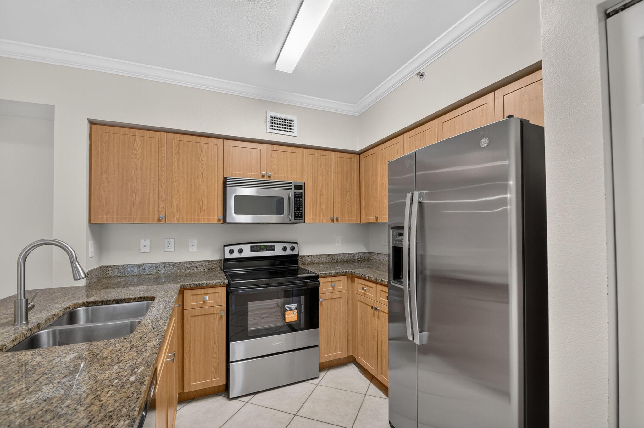 6370 EMERALD DUNES Drive # 203, West Palm Beach FL 33411