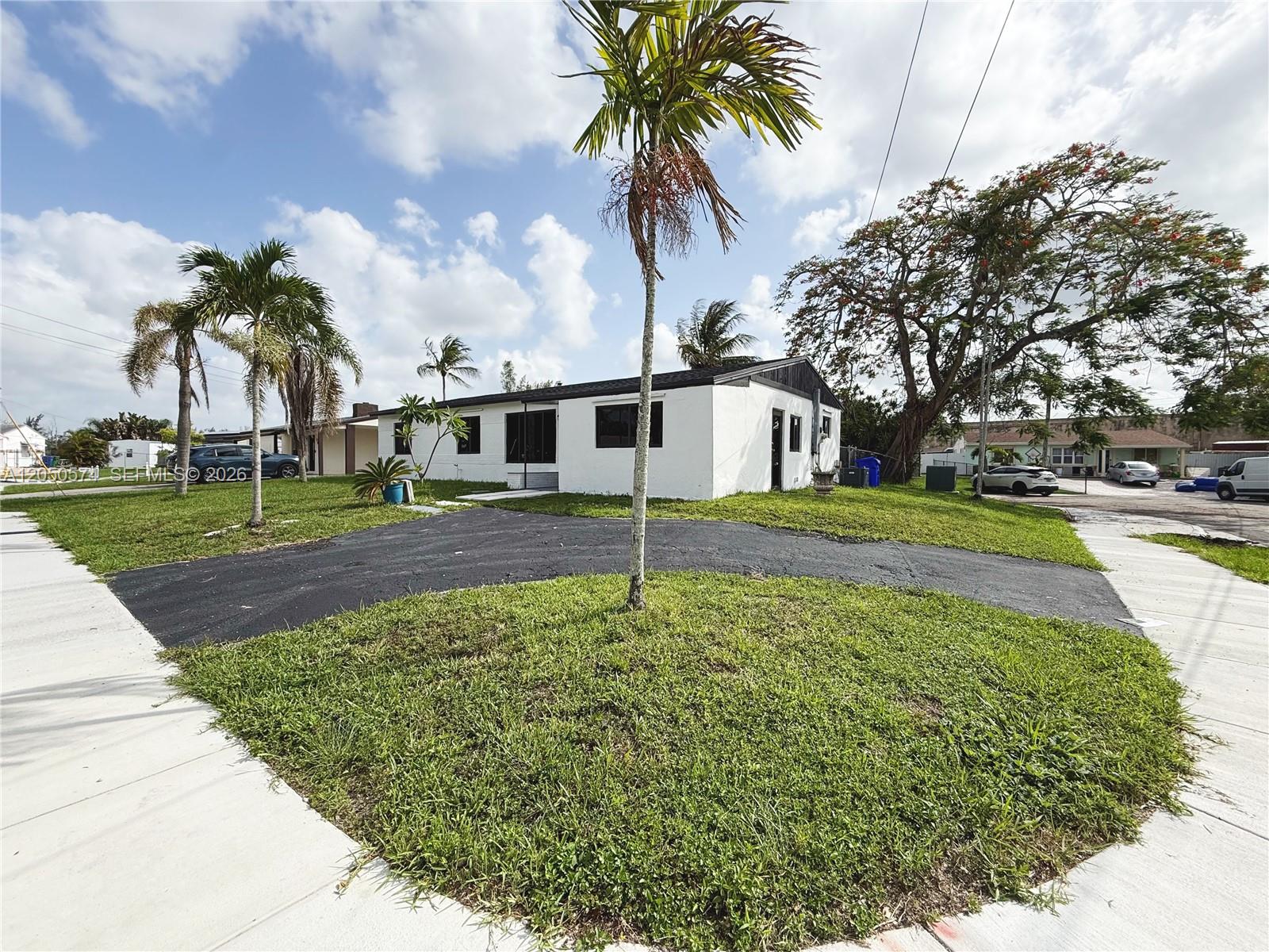 2401 SW 50th Ter — Photo 3