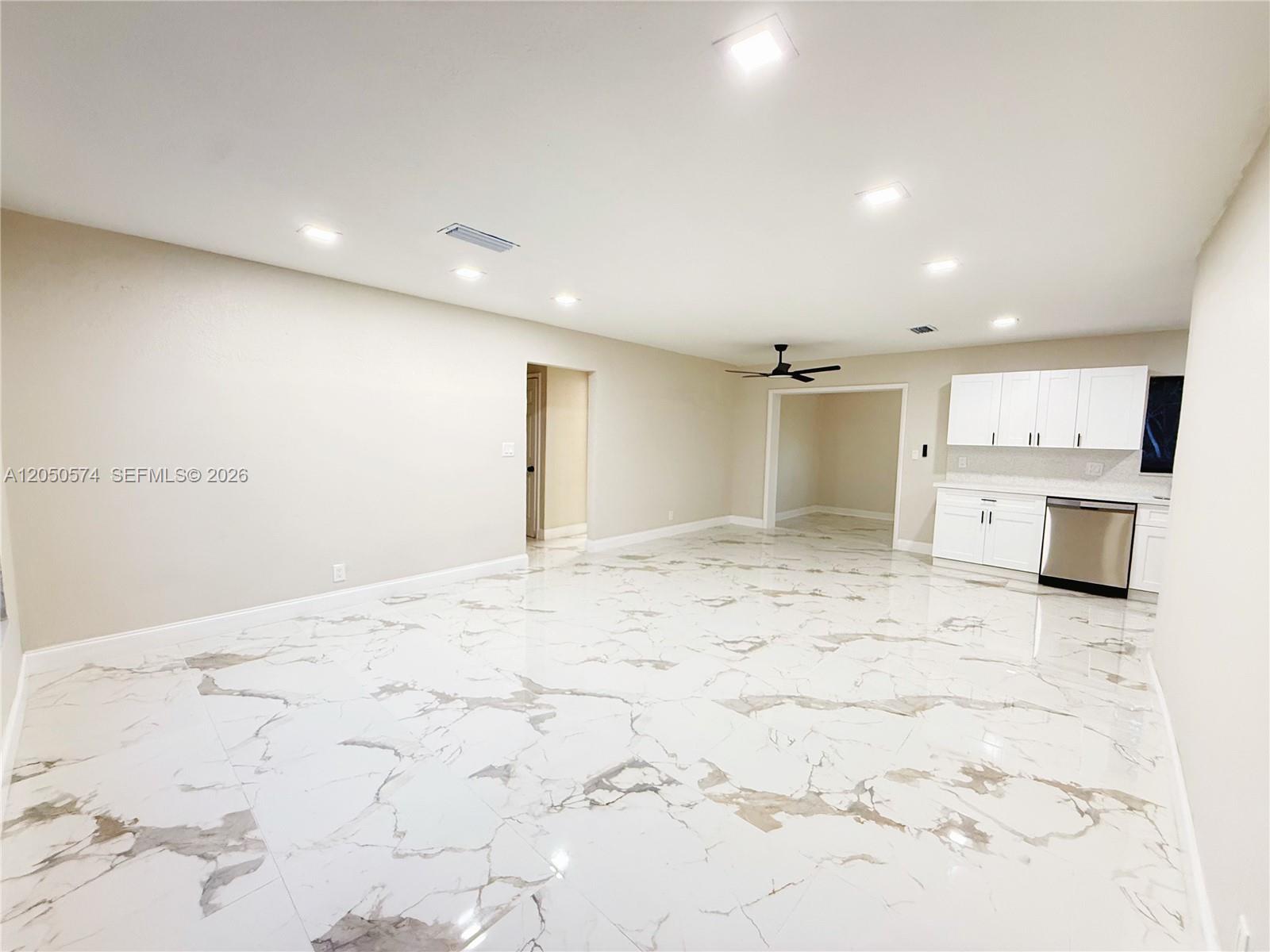 2401 SW 50th Ter — Photo 5
