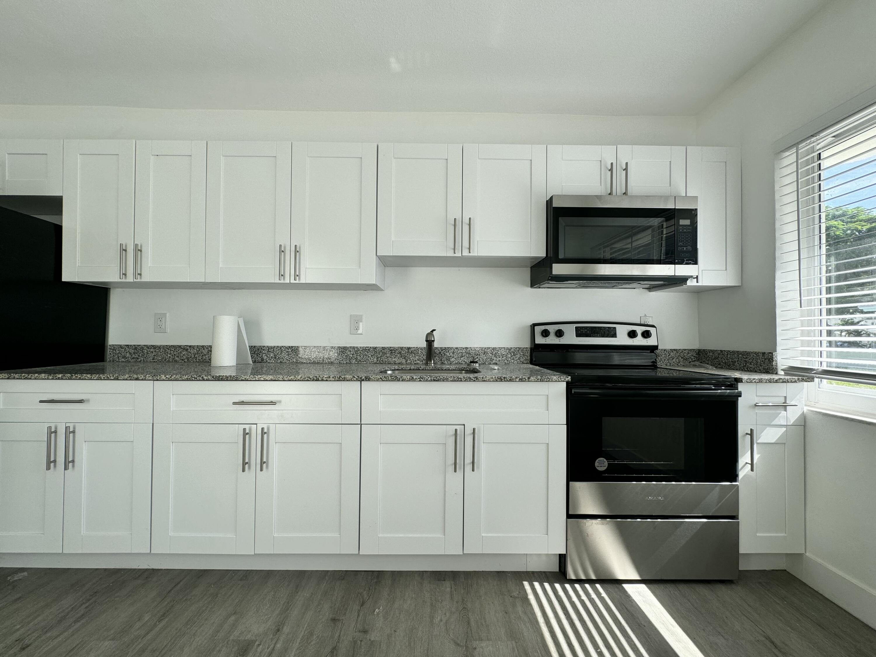 1833 Madison Street — Photo 3