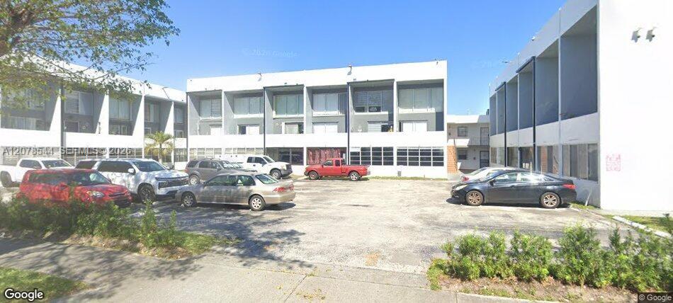 1305 W 46th St # 108 — Photo 2