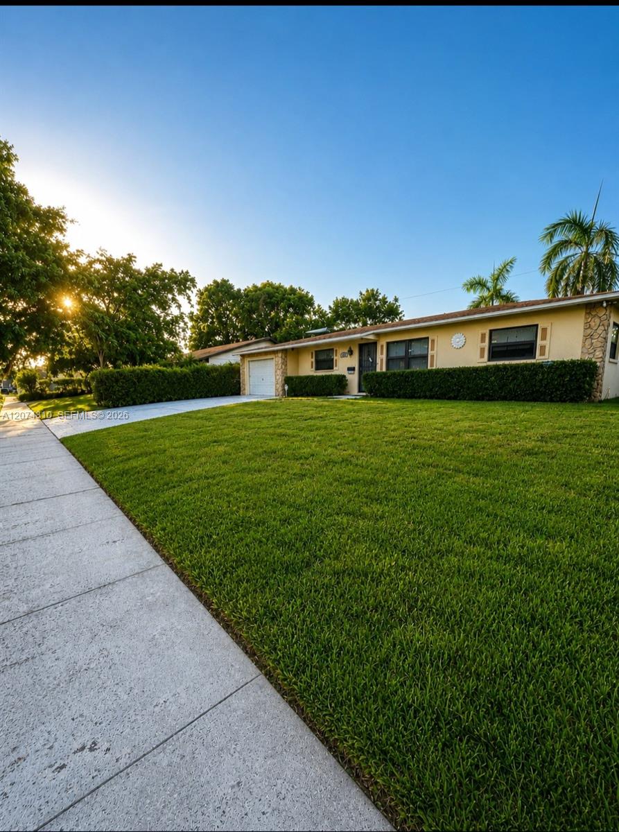 539 Sabal Palm Dr, Lake Park FL 33403