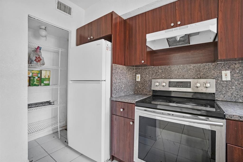 306 NW 84th Terrace # 306 — Photo 3
