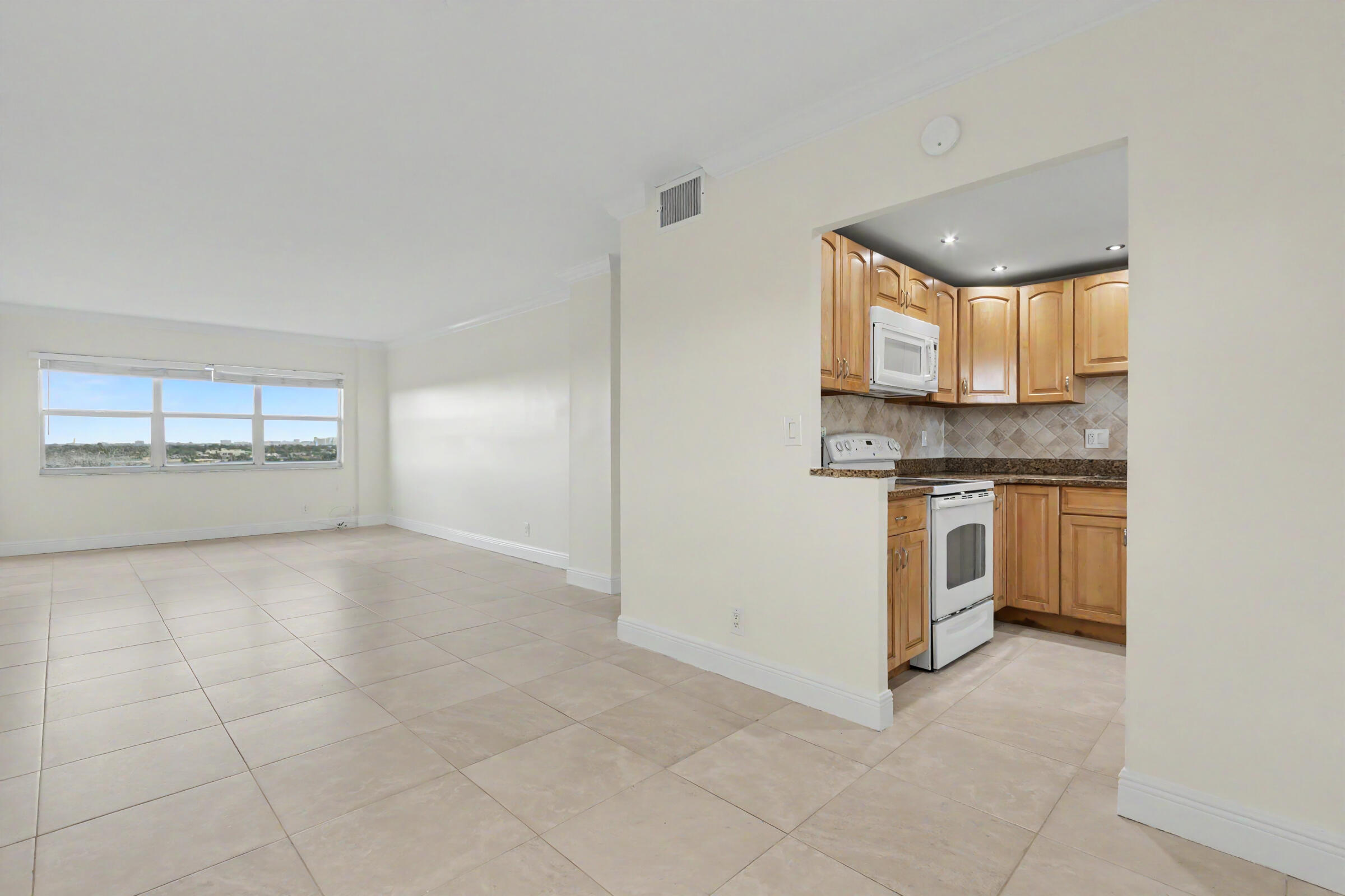 2555 NE 11TH Street # 906 — Photo 3