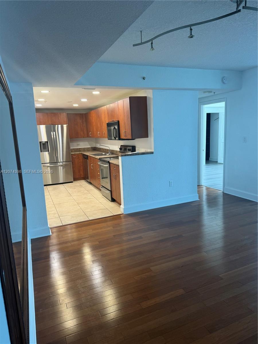 7501 E Treasure Dr # 6K — Photo 4