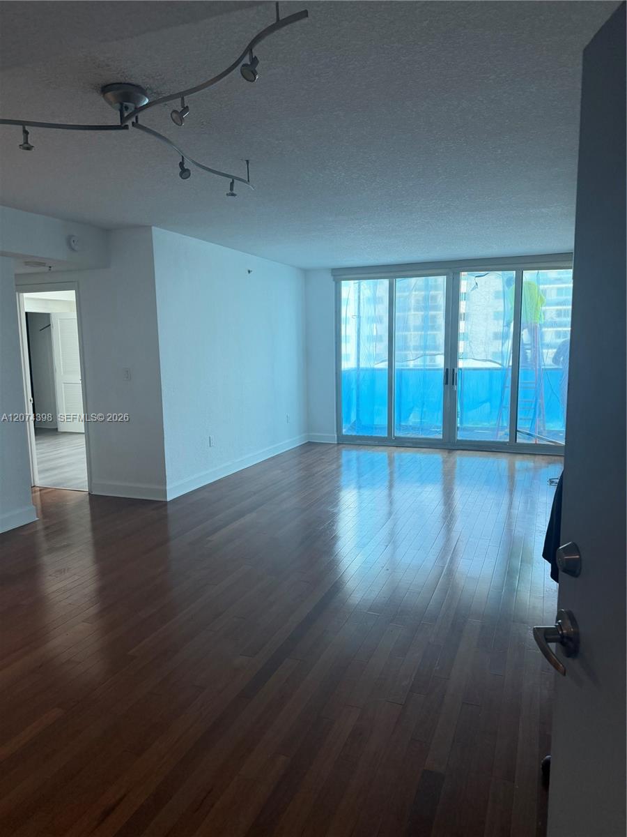 7501 E Treasure Dr # 6K — Photo 5