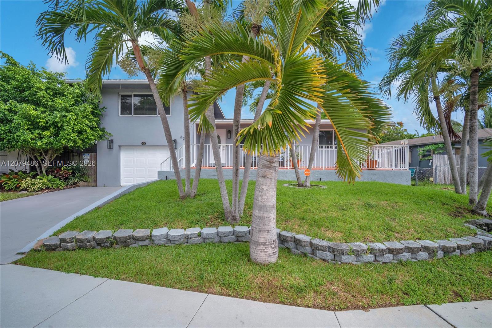 628 SW 4th St — Photo 3