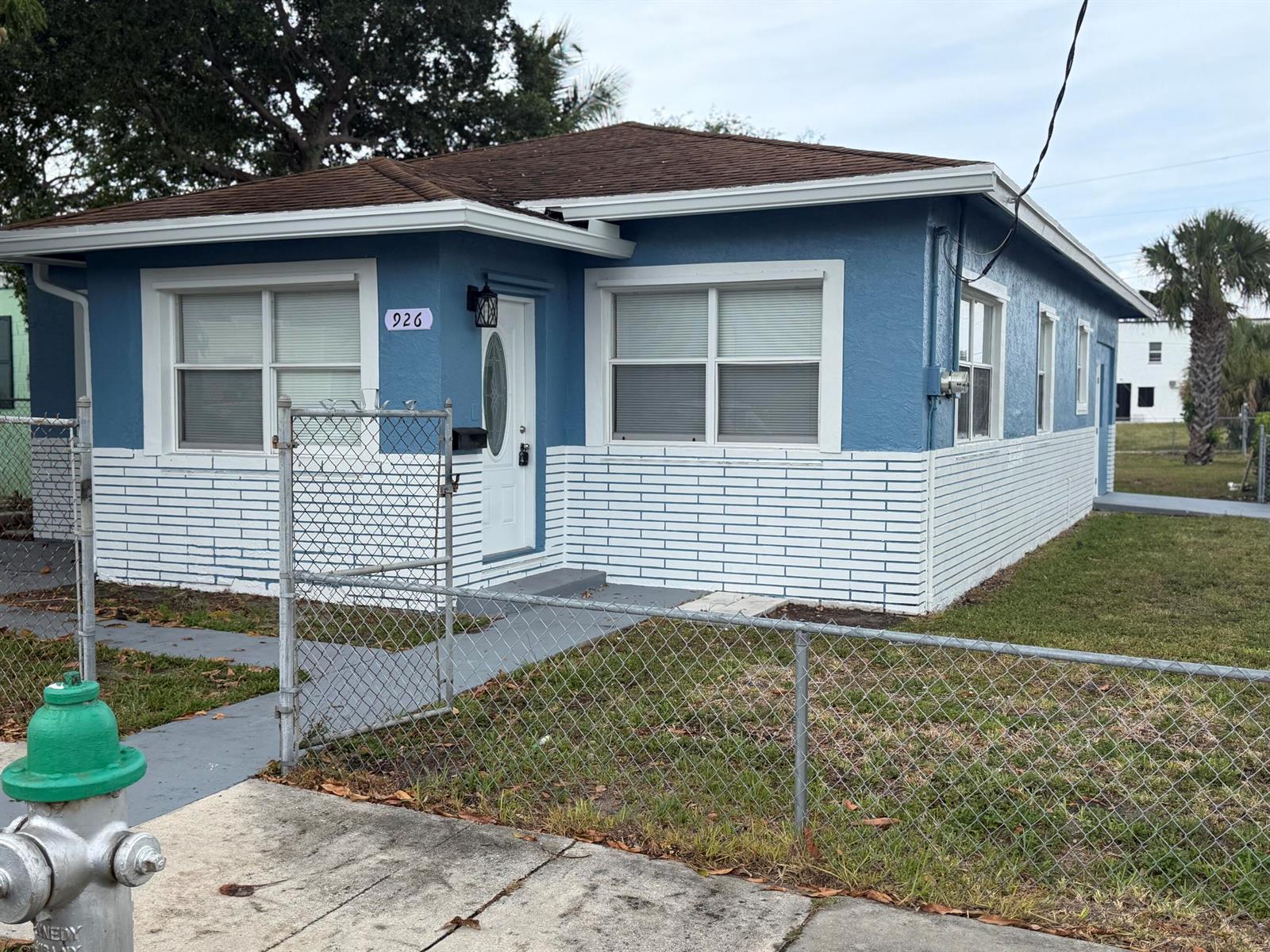 926 14th Street, West Palm Beach FL 33401
