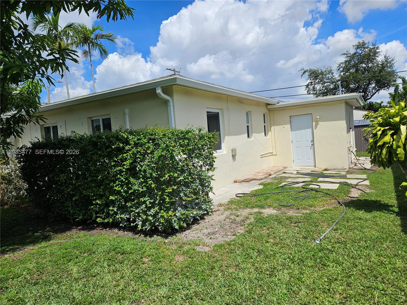 145 SW 60th Ct — Photo 5