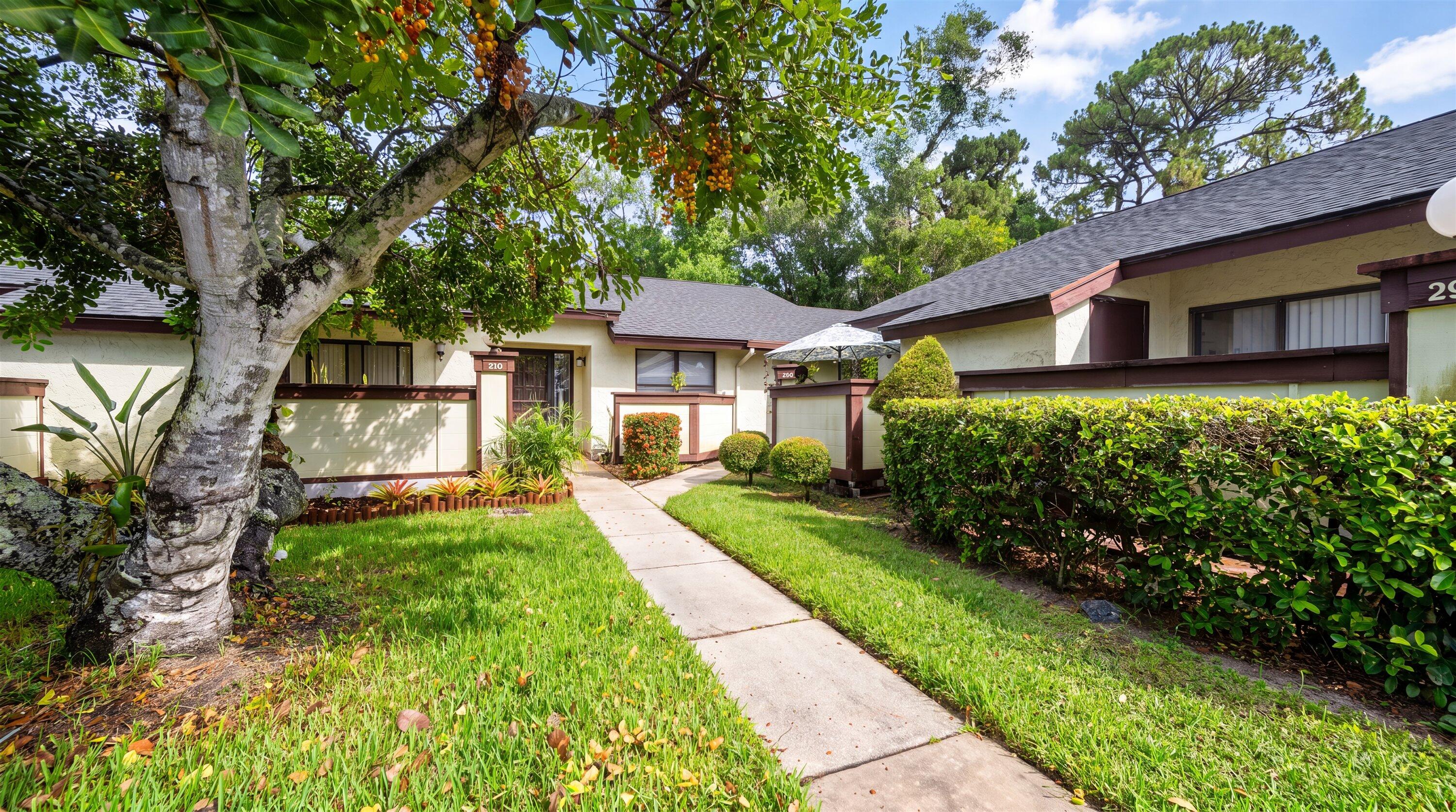 291 Amber Court, Royal Palm Beach FL 33411