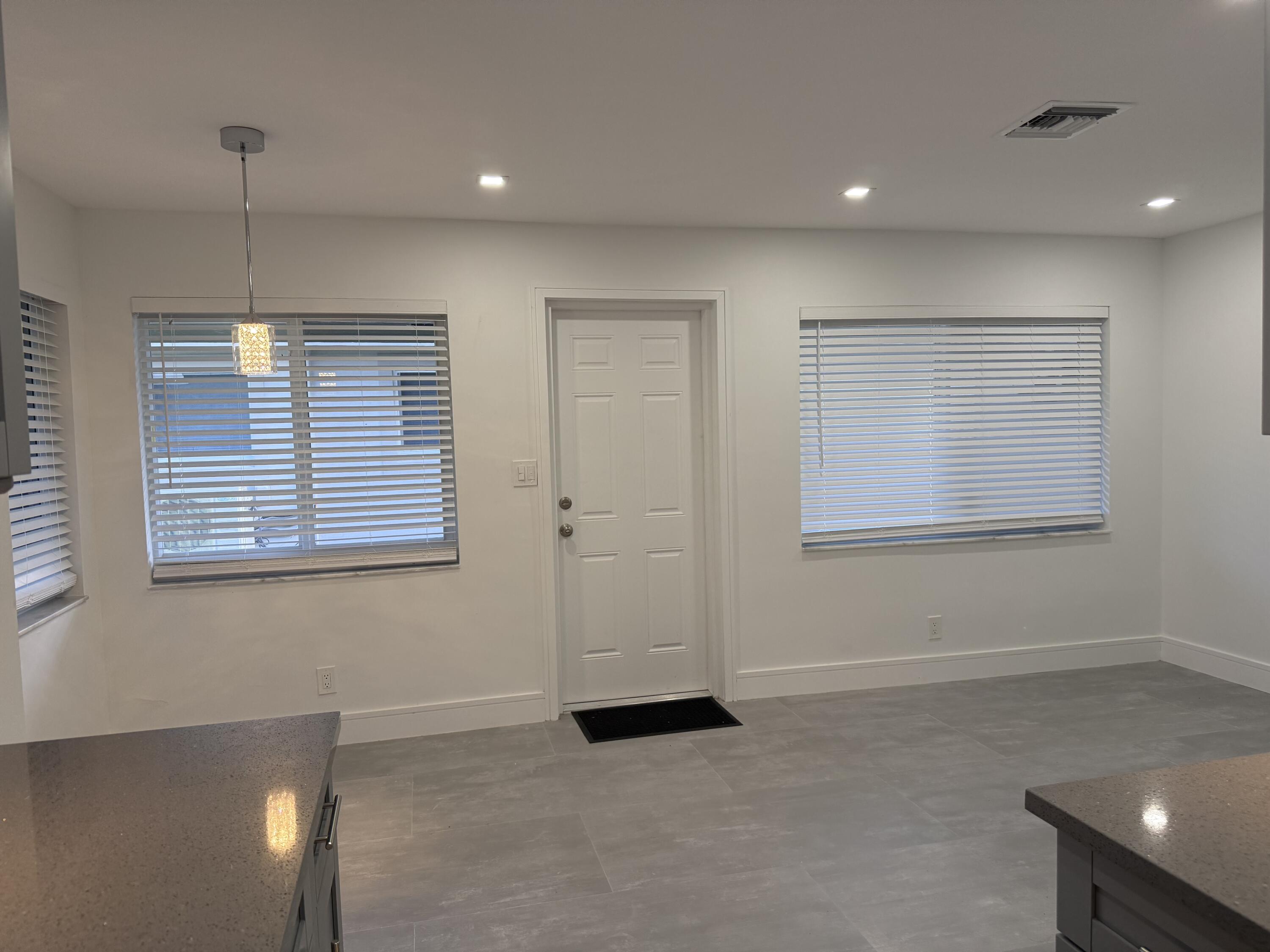 1133 NE 16TH Avenue # 10 — Photo 4