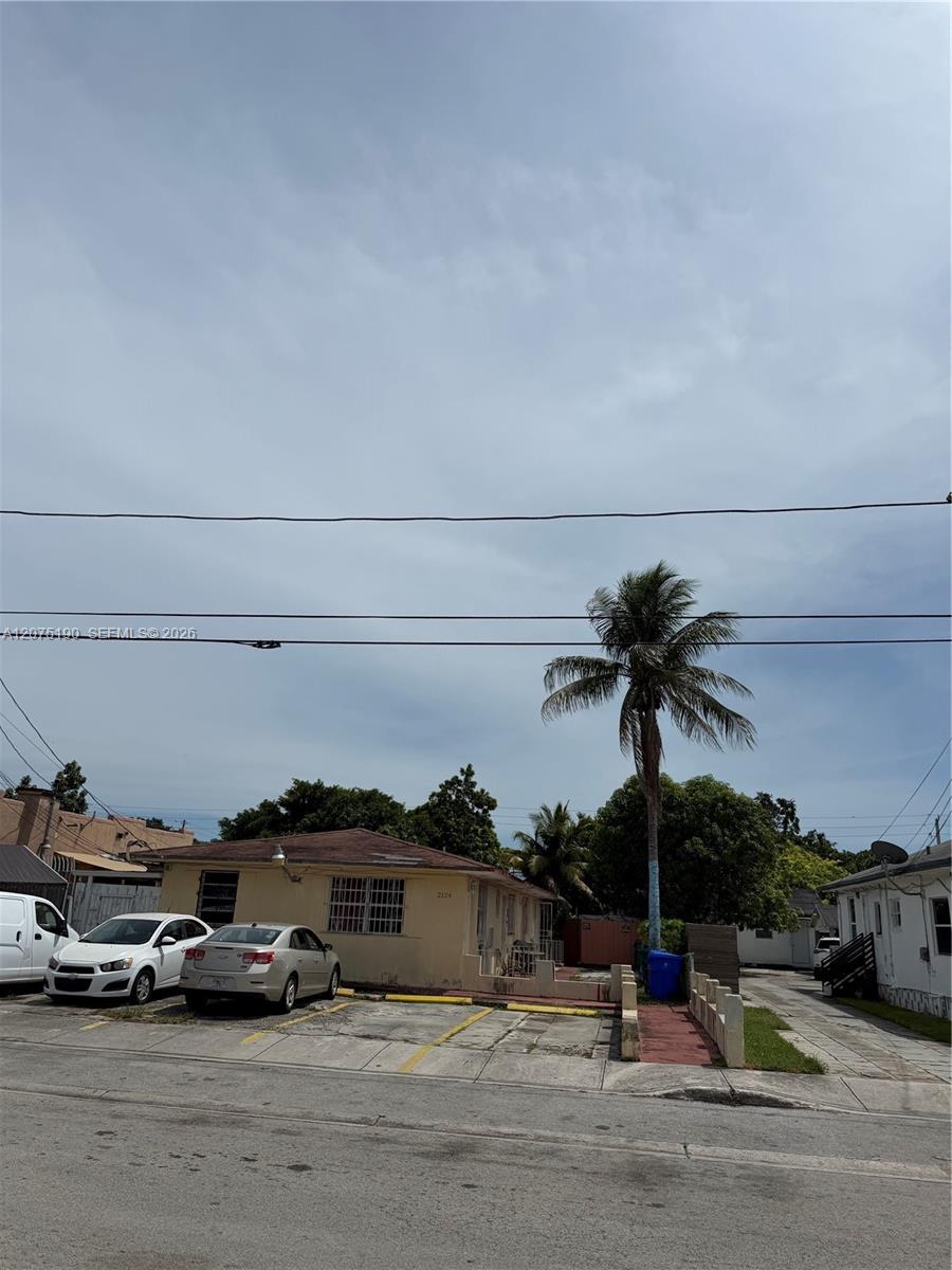 2124 NW 27th St, Miami FL 33142