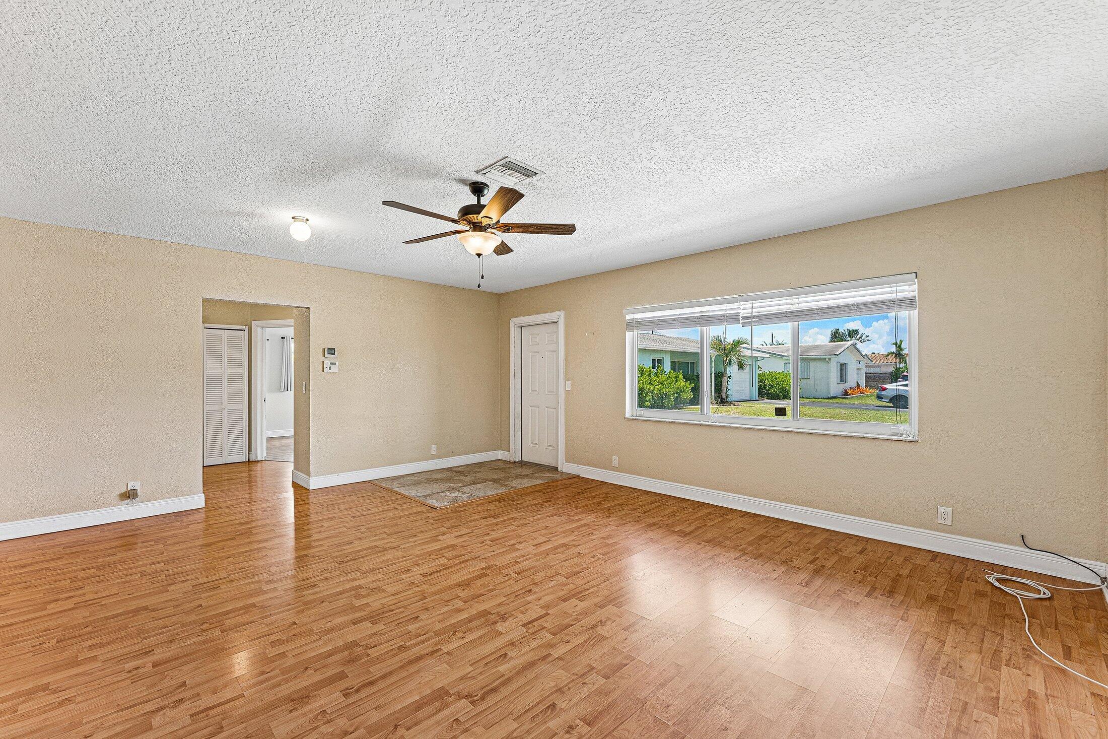 301 SE 3rd Street — Photo 5
