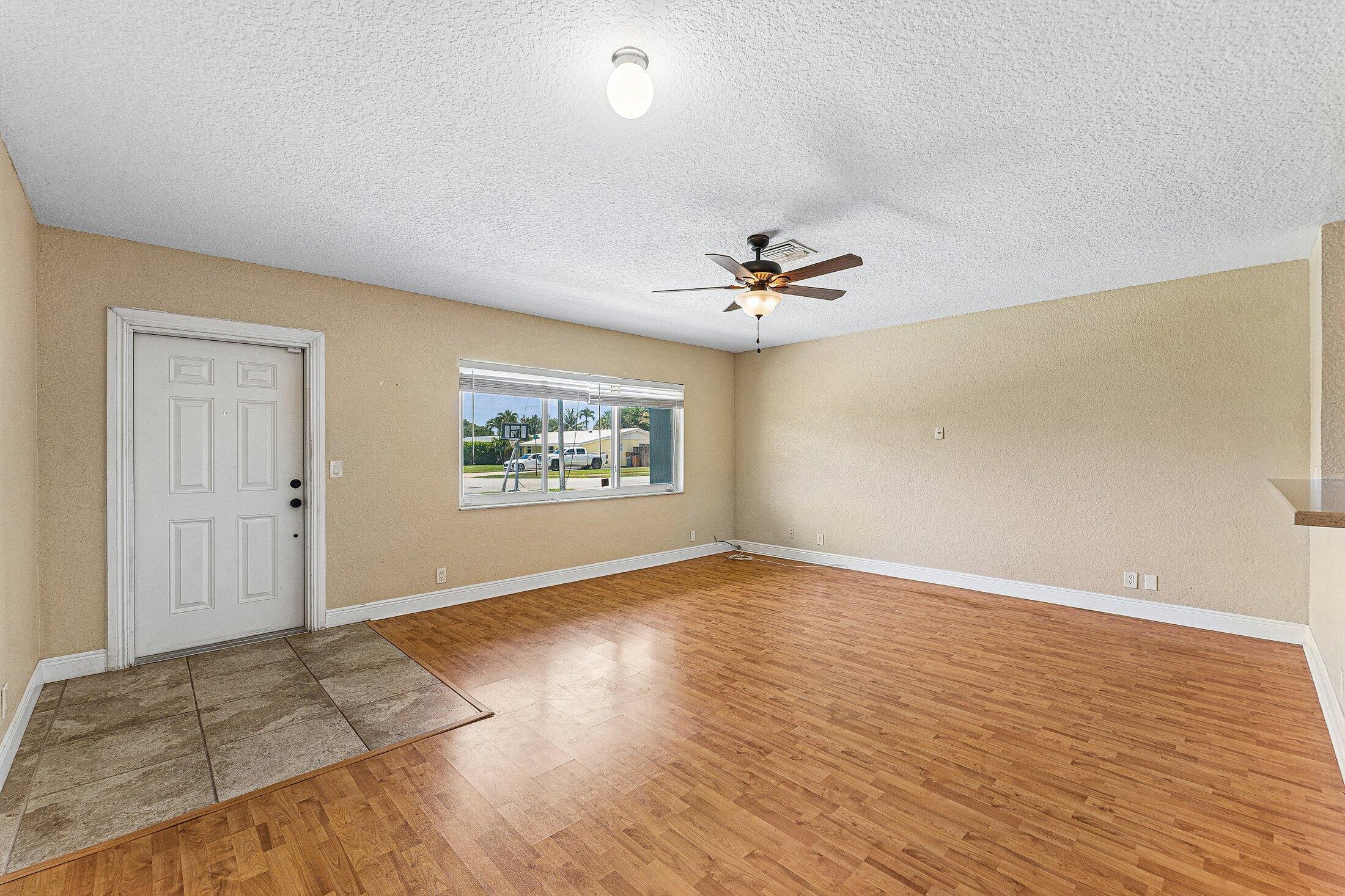 301 SE 3rd Street — Photo 4