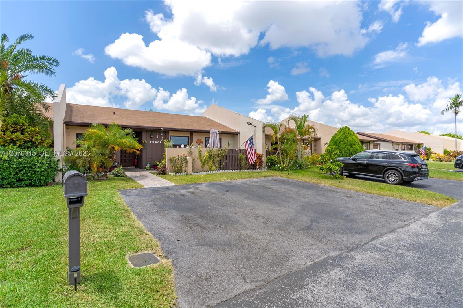 12202 SW 111th Ln — Photo 2