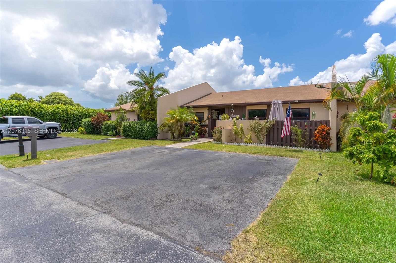 12202 SW 111th Ln — Photo 3