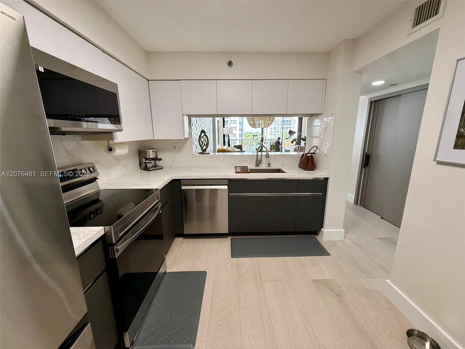 5757 Collins Ave # 602 — Photo 2