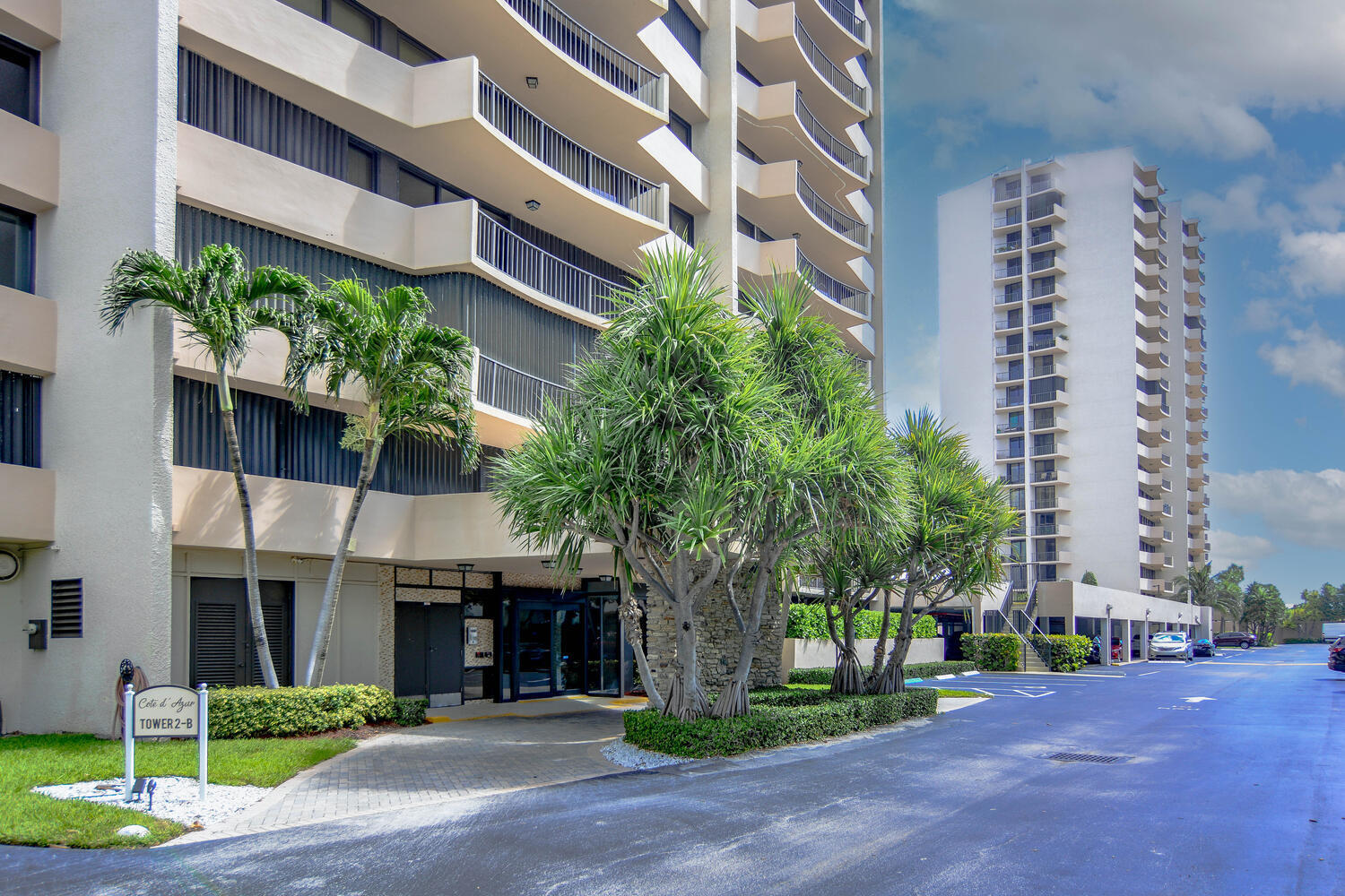 4200 N Ocean Drive # 605, Singer Island FL 33404