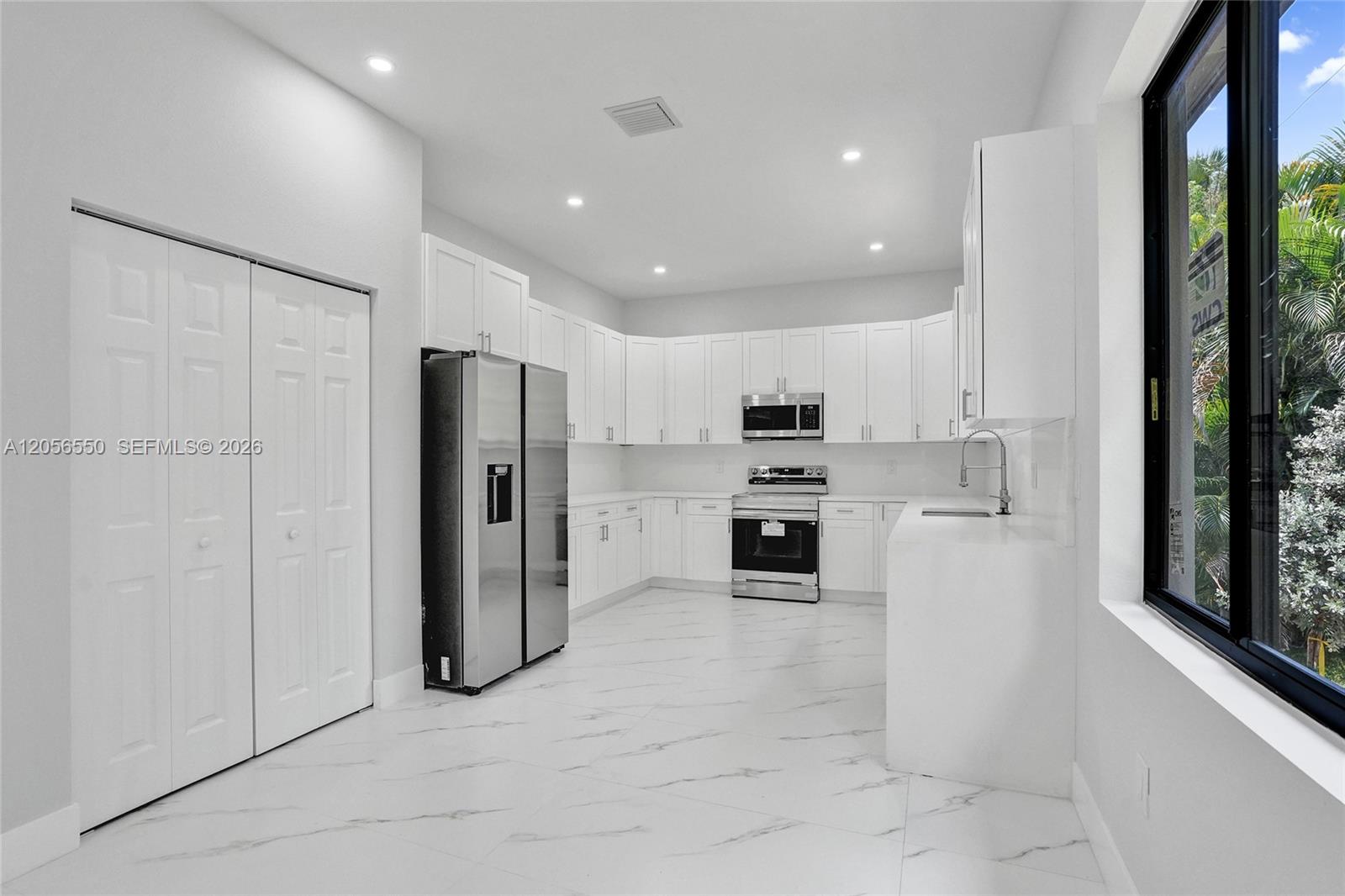 2445 SW 43rd Ter — Photo 5