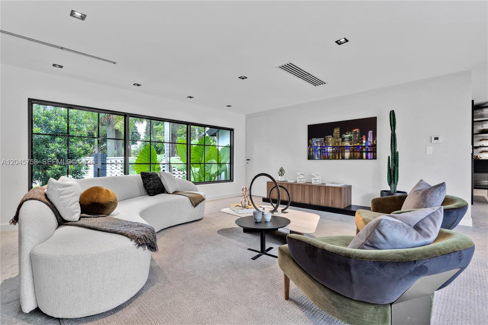 2500 Bayview Dr — Photo 3