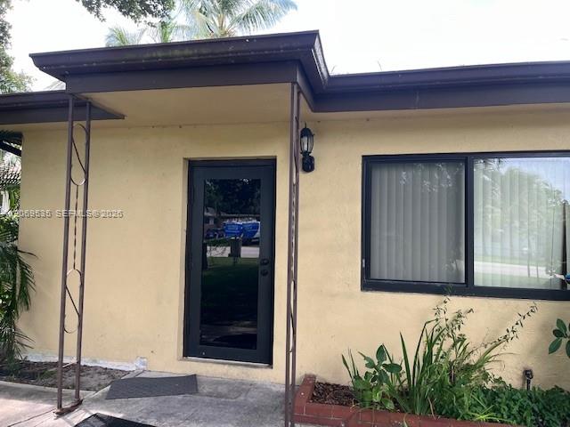 4605 SW 65th Ave, Davie FL 33314