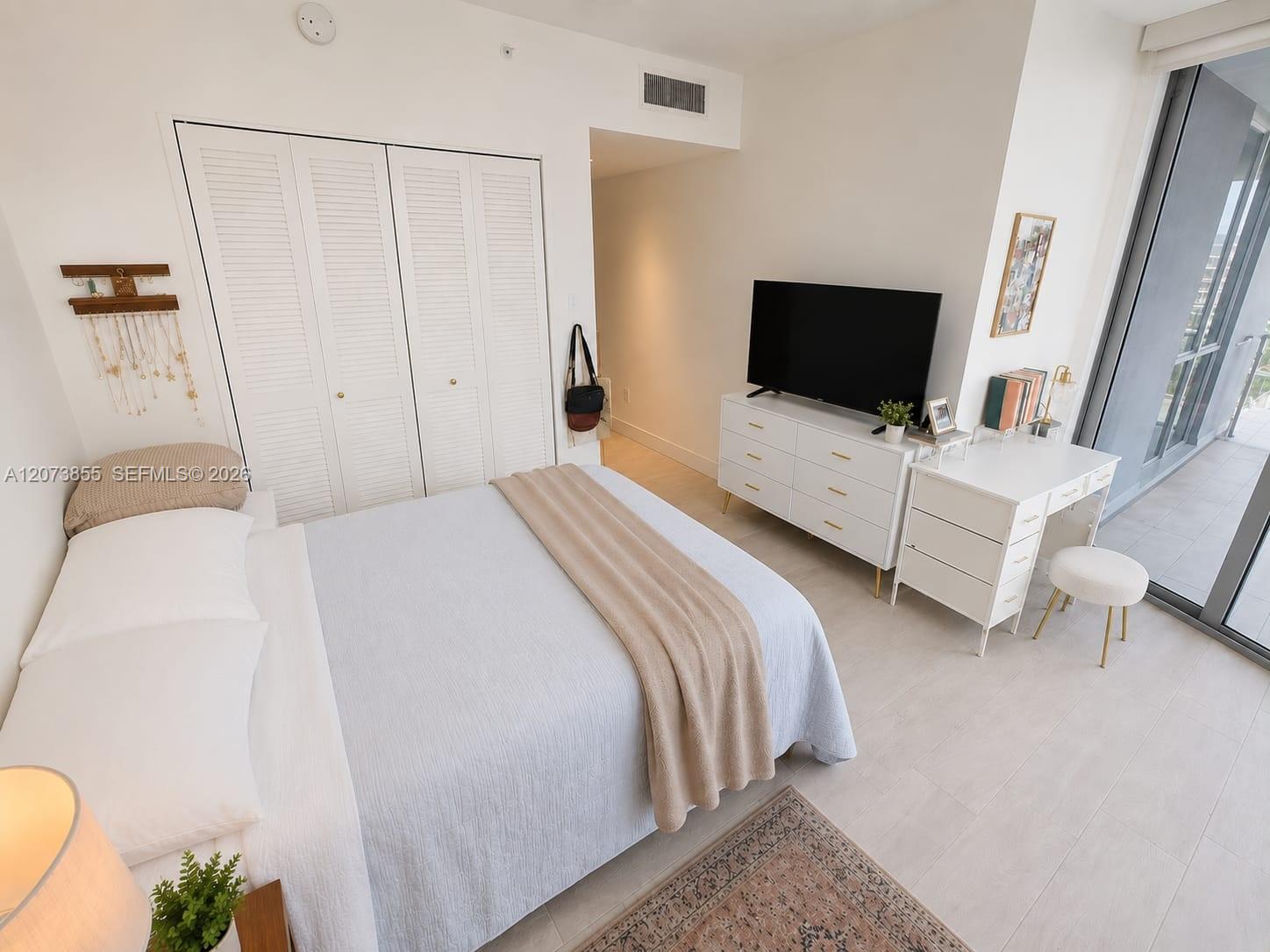 1010 SW 2nd Ave # 1409 — Photo 4