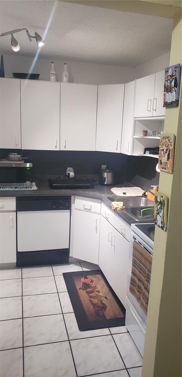 11 Olive Dr # F — Photo 3