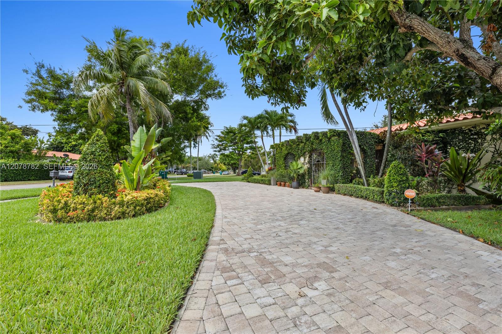 Circular driveway