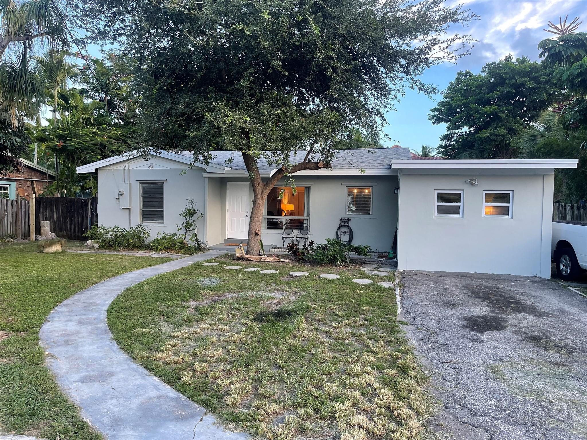 904 SE 12th Street, Fort Lauderdale FL 33316