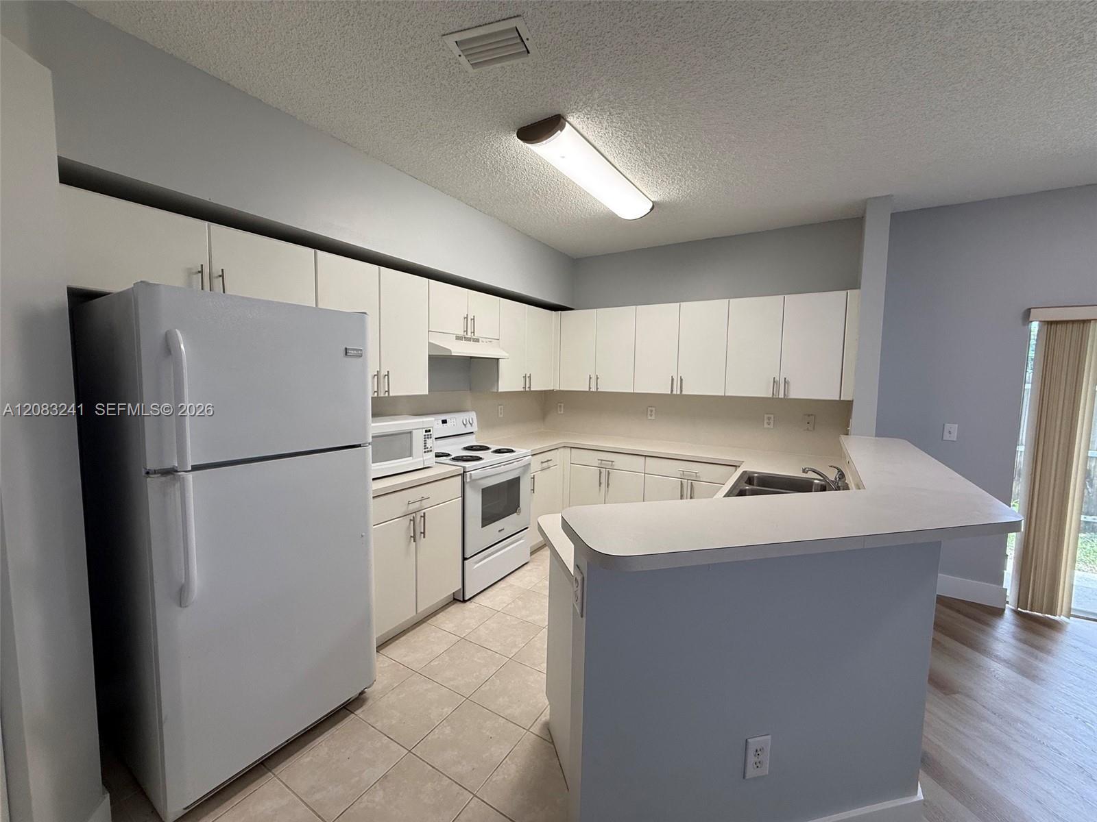 2324 SE 23rd Rd # 2324 — Photo 3