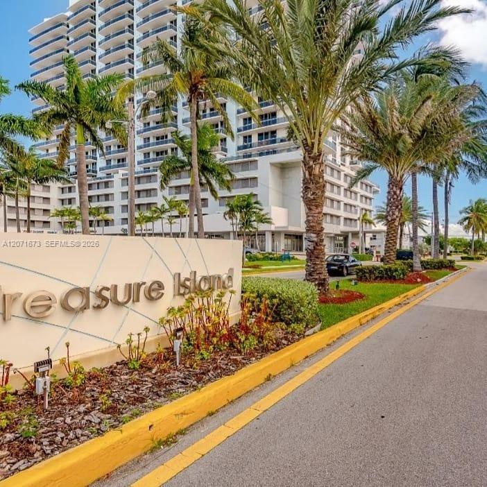 1801 S treasure dr # 302 View 2