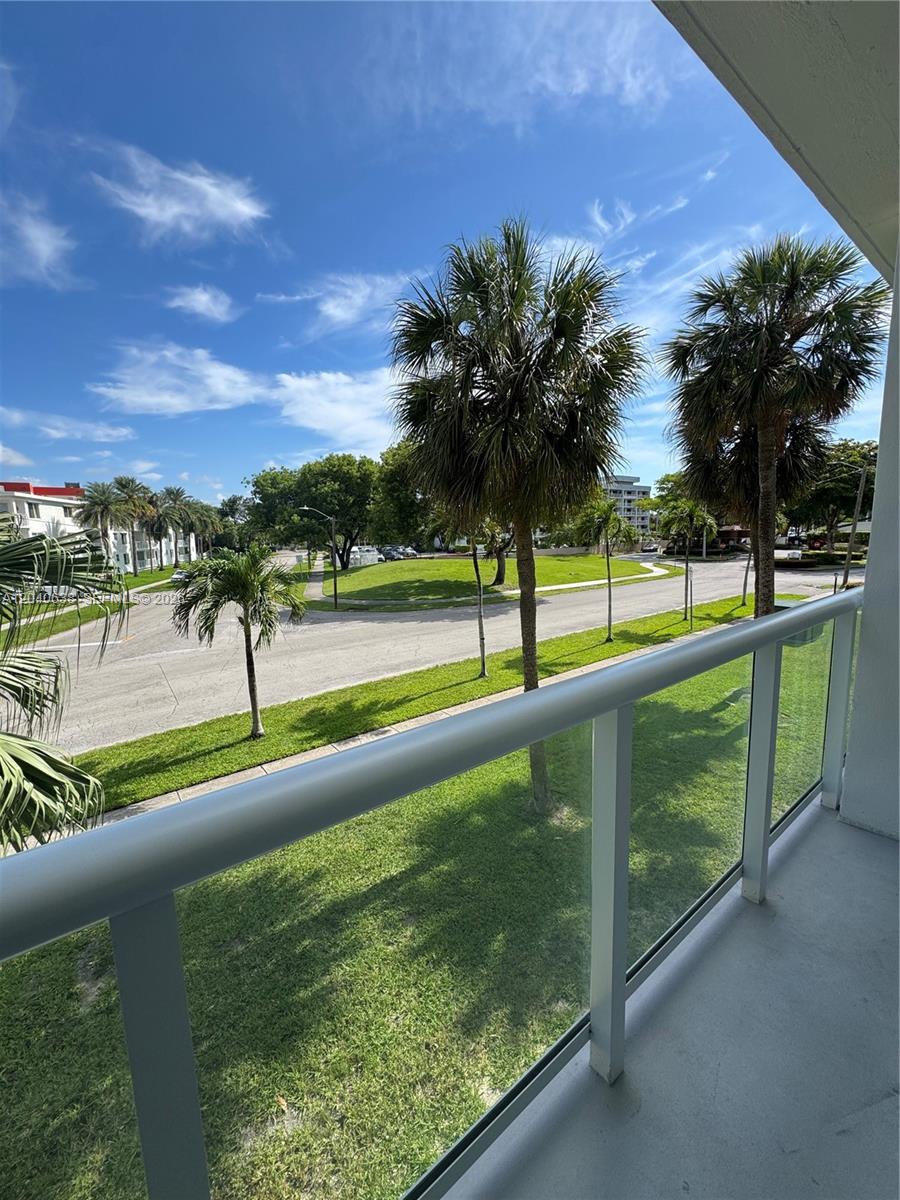 1600 NE 114th St # 204, Miami FL 33181