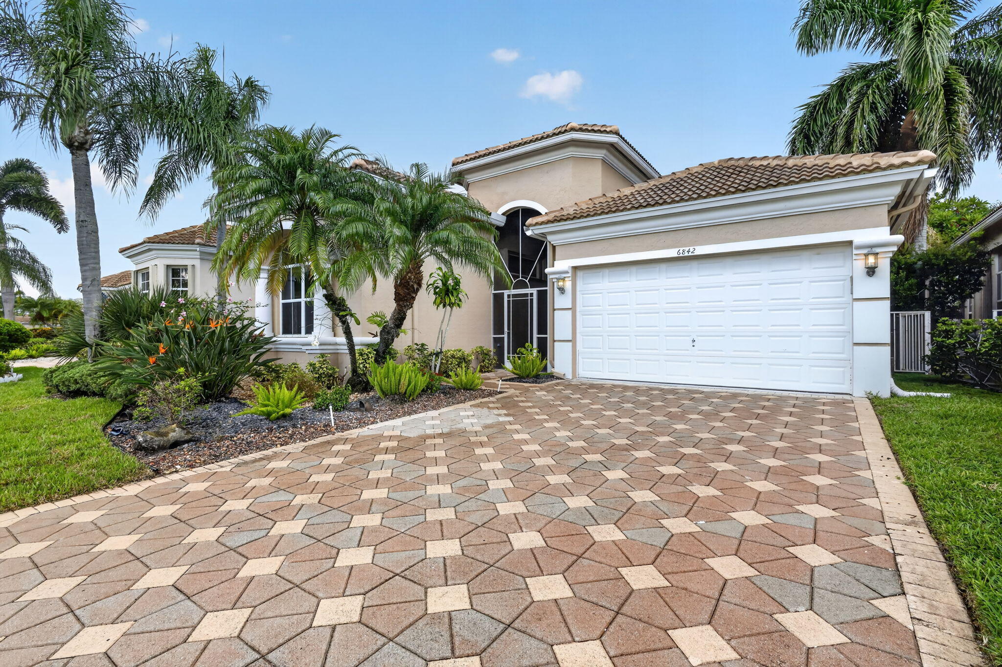 6842 Fairway Lakes Drive — Photo 2