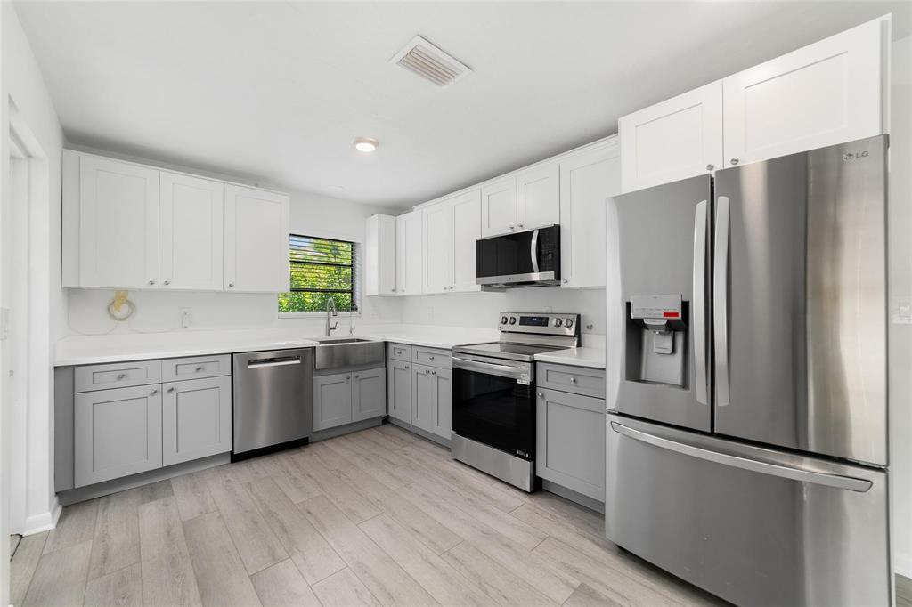1273 NE 37TH Street — Photo 2