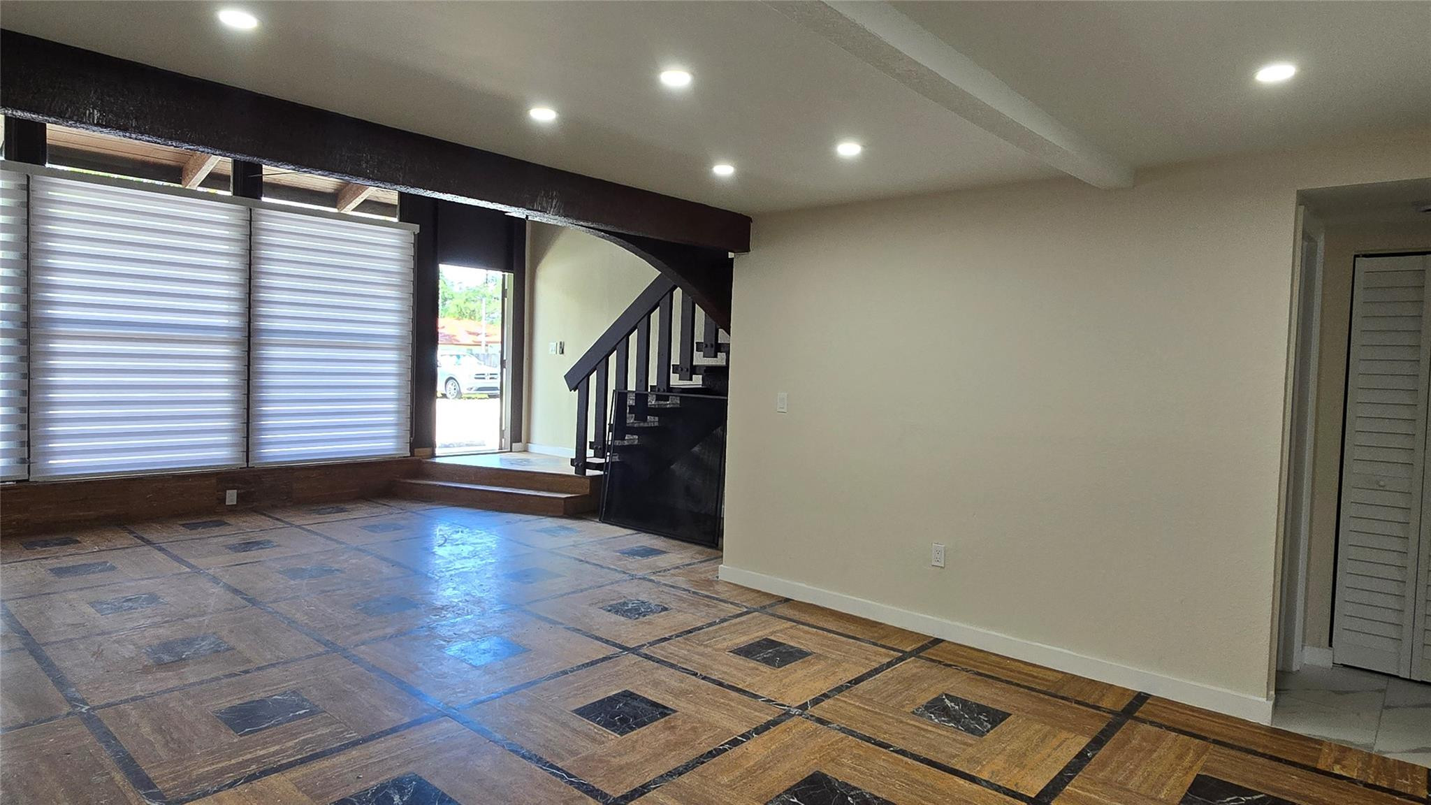 2421 N 40TH Avenue # 107 — Photo 3