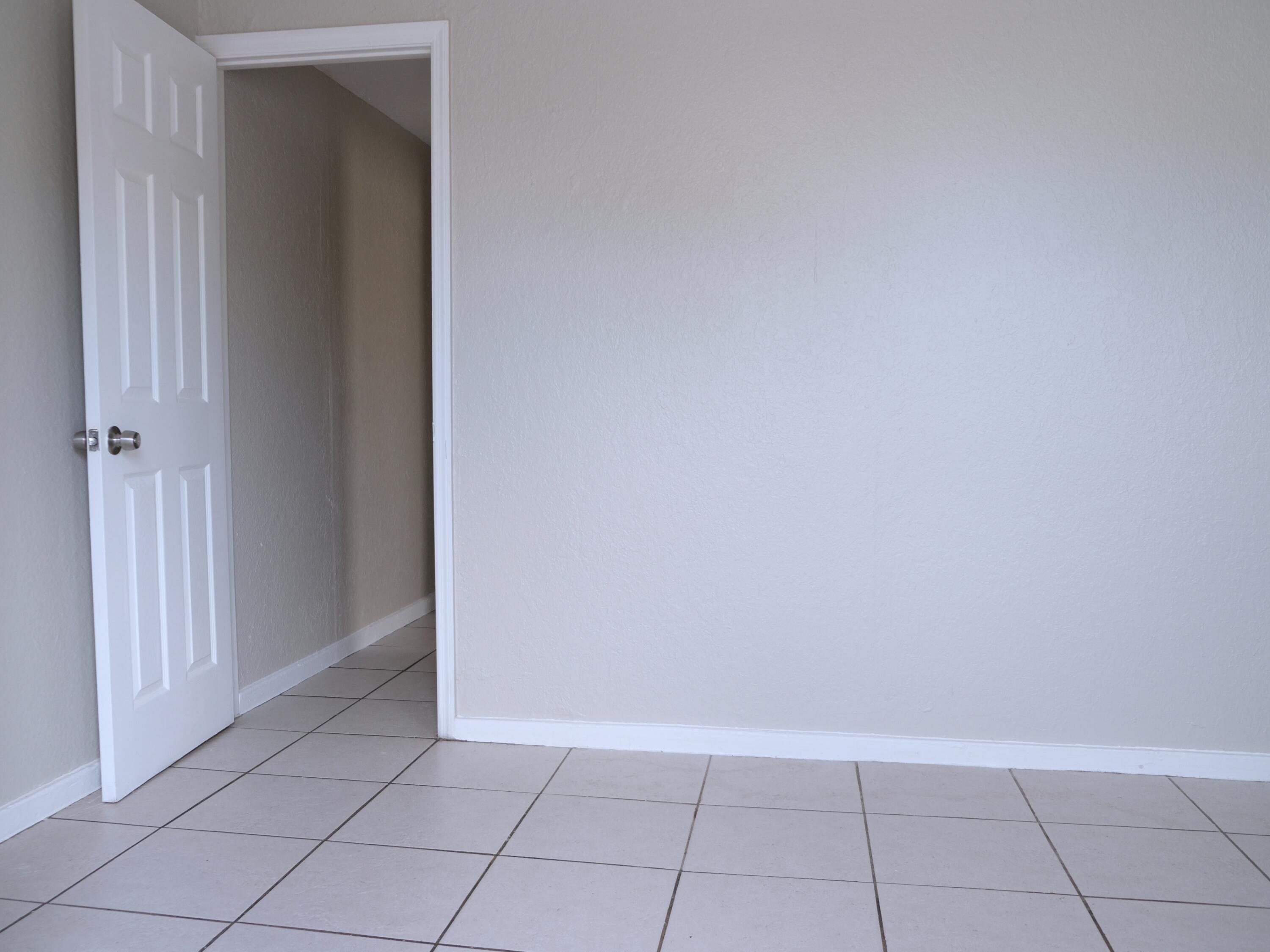 1104 22ND Street # B — Photo 2