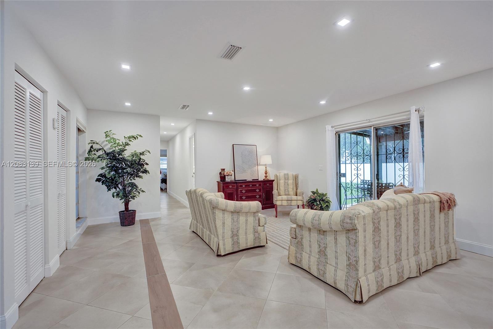 10214 SW 26th Ter — Photo 3