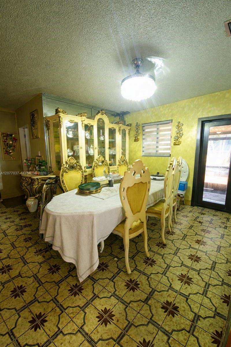 8210 NW 34th Ave — Photo 4