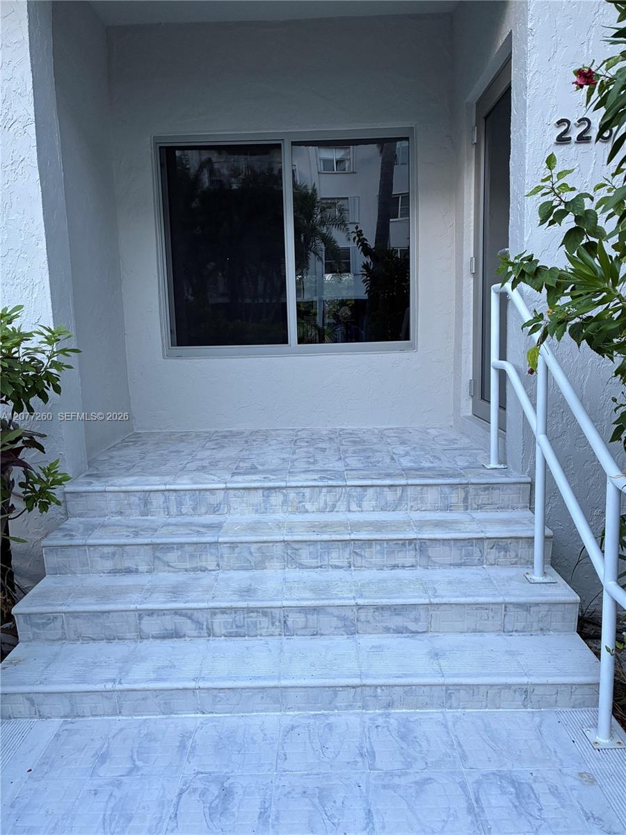 226 Sea View Dr # 105, Key Biscayne FL 33149