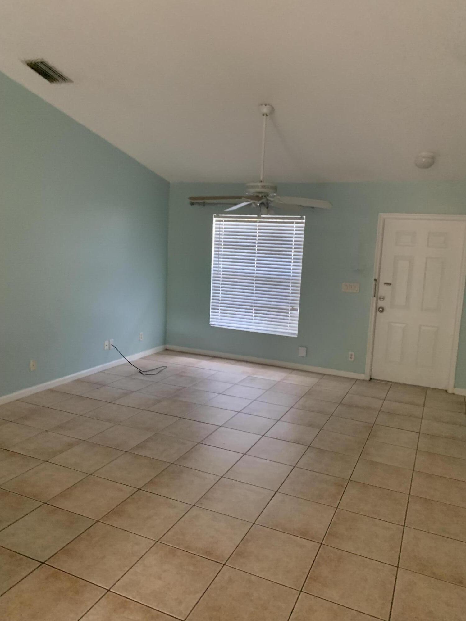 1491 Hawthorne Place — Photo 4