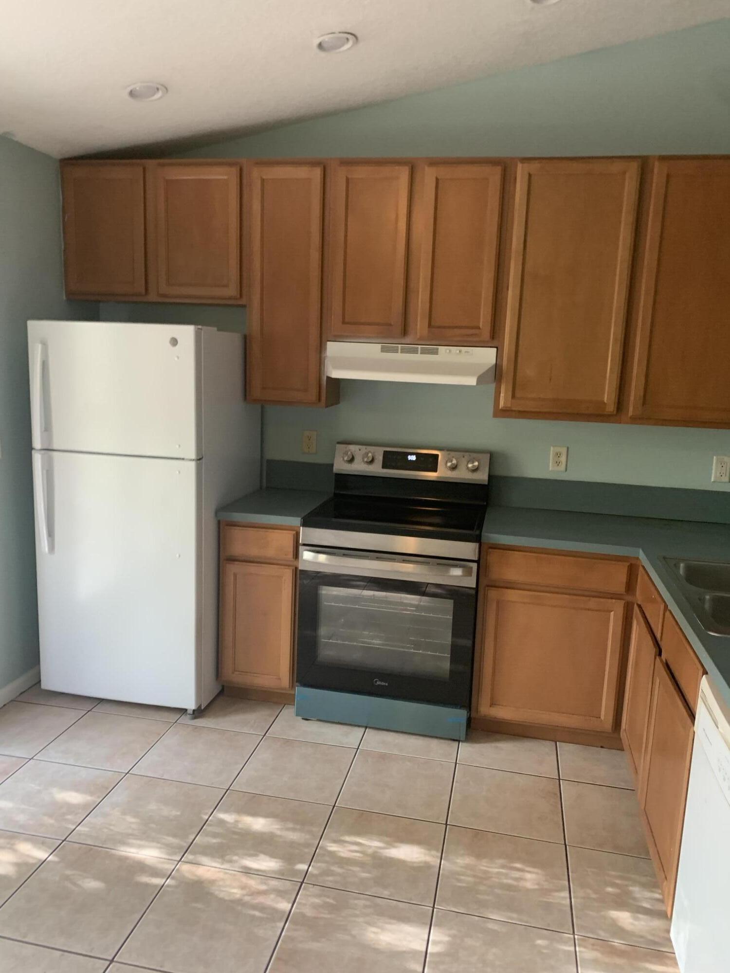 1491 Hawthorne Place — Photo 3