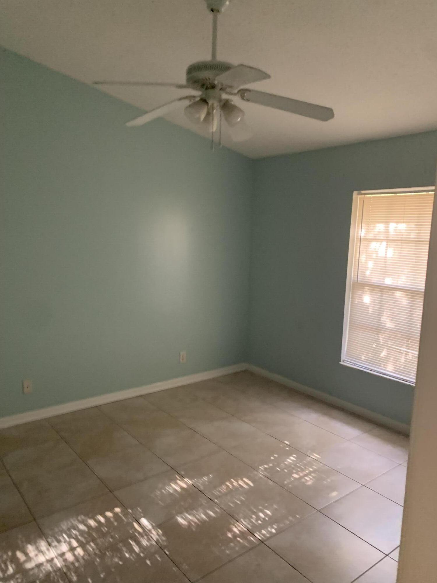 1491 Hawthorne Place — Photo 2