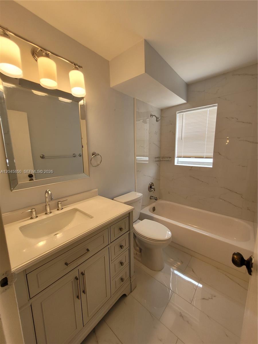1800 N Lauderdale Ave # 1210 — Photo 4