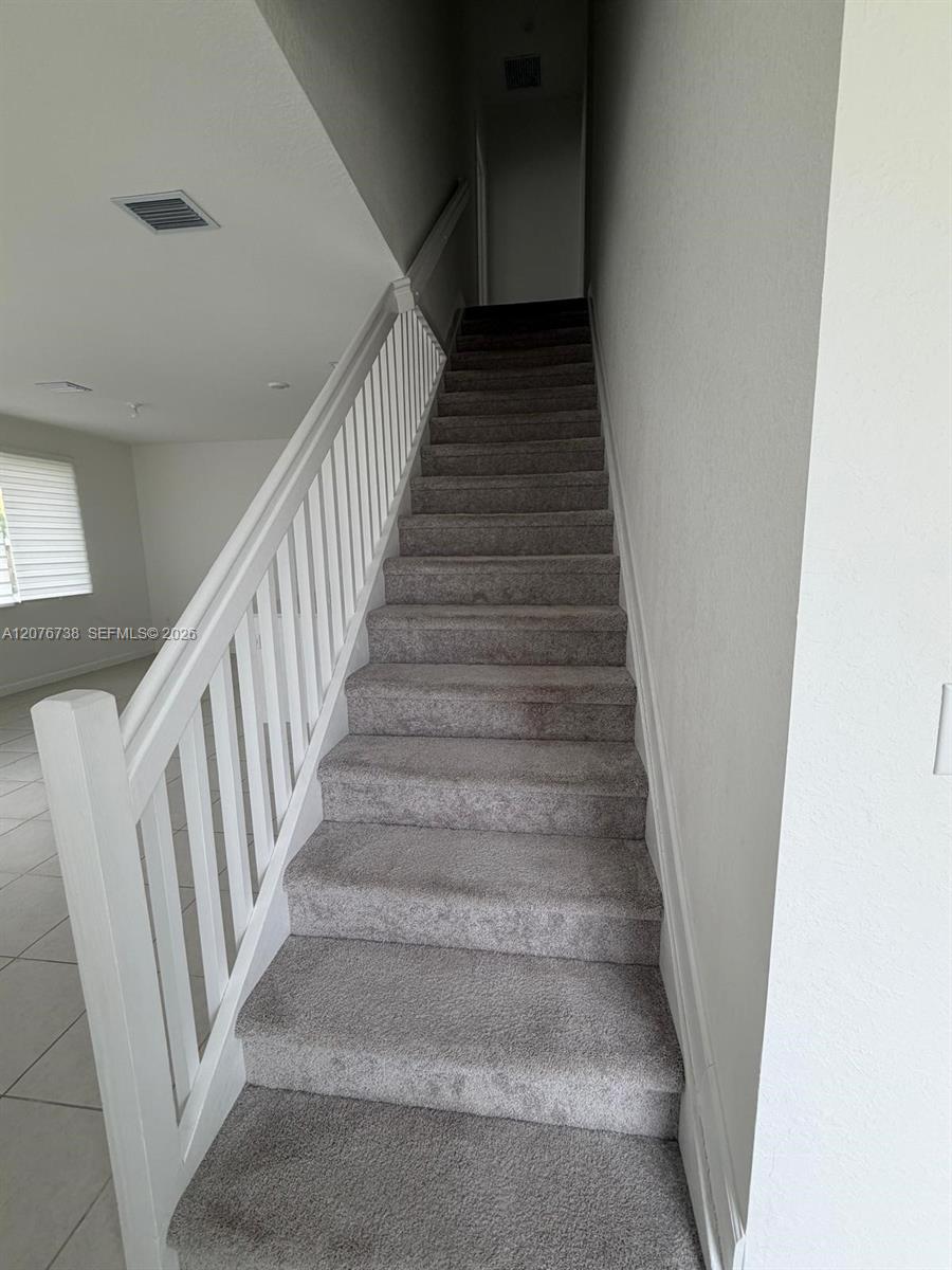 692 SE 13th Ct — Photo 3